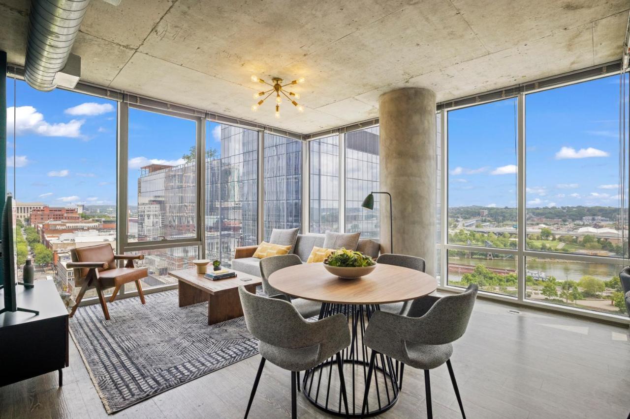 Placemakr Premier Sobro Nashville Exterior photo A staged living room at the 1001 Cooper