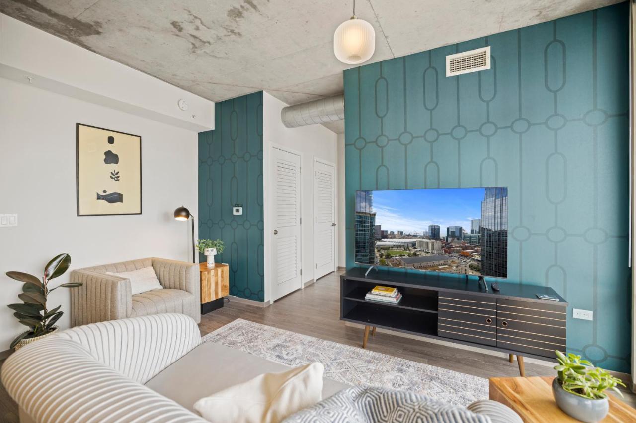 Placemakr Premier Sobro Nashville Exterior photo A staged living room