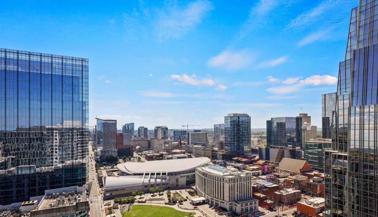 Placemakr Premier Sobro Nashville Exterior photo View of the West End from the 2018-completed residential tower
