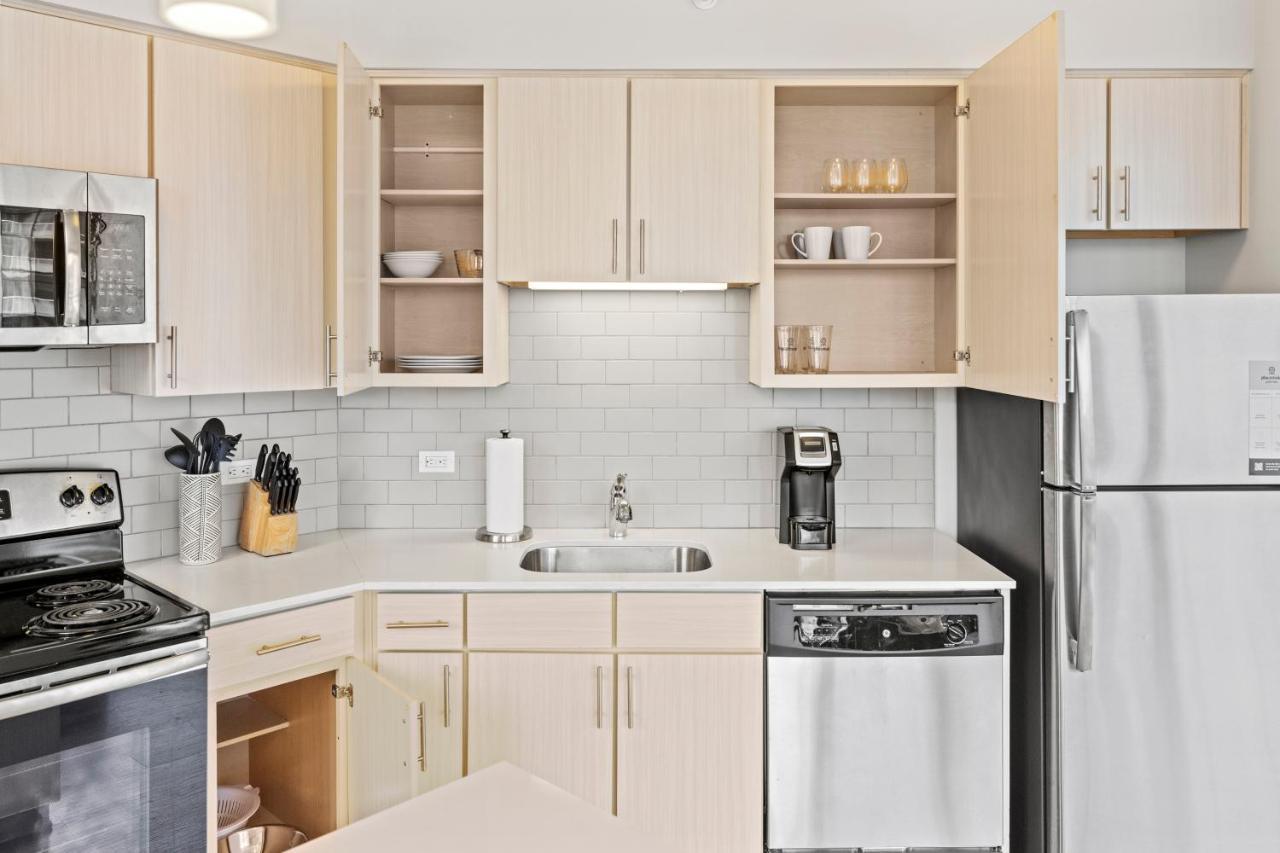 Placemakr Premier Sobro Nashville Exterior photo A typical kitchen